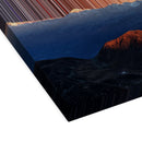 Catena di monti innevati all'alba – vista prospettica in 3D che mostra lo spessore e la trama della tela