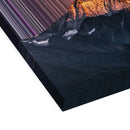 Montañas nevadas en un atardecer de invierno: vista en perspectiva 3D que muestra el grosor y la textura del lienzo