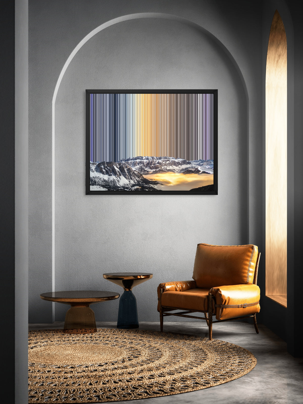 Cumbres en silencio: cuadro ambientado en una habitación decorada